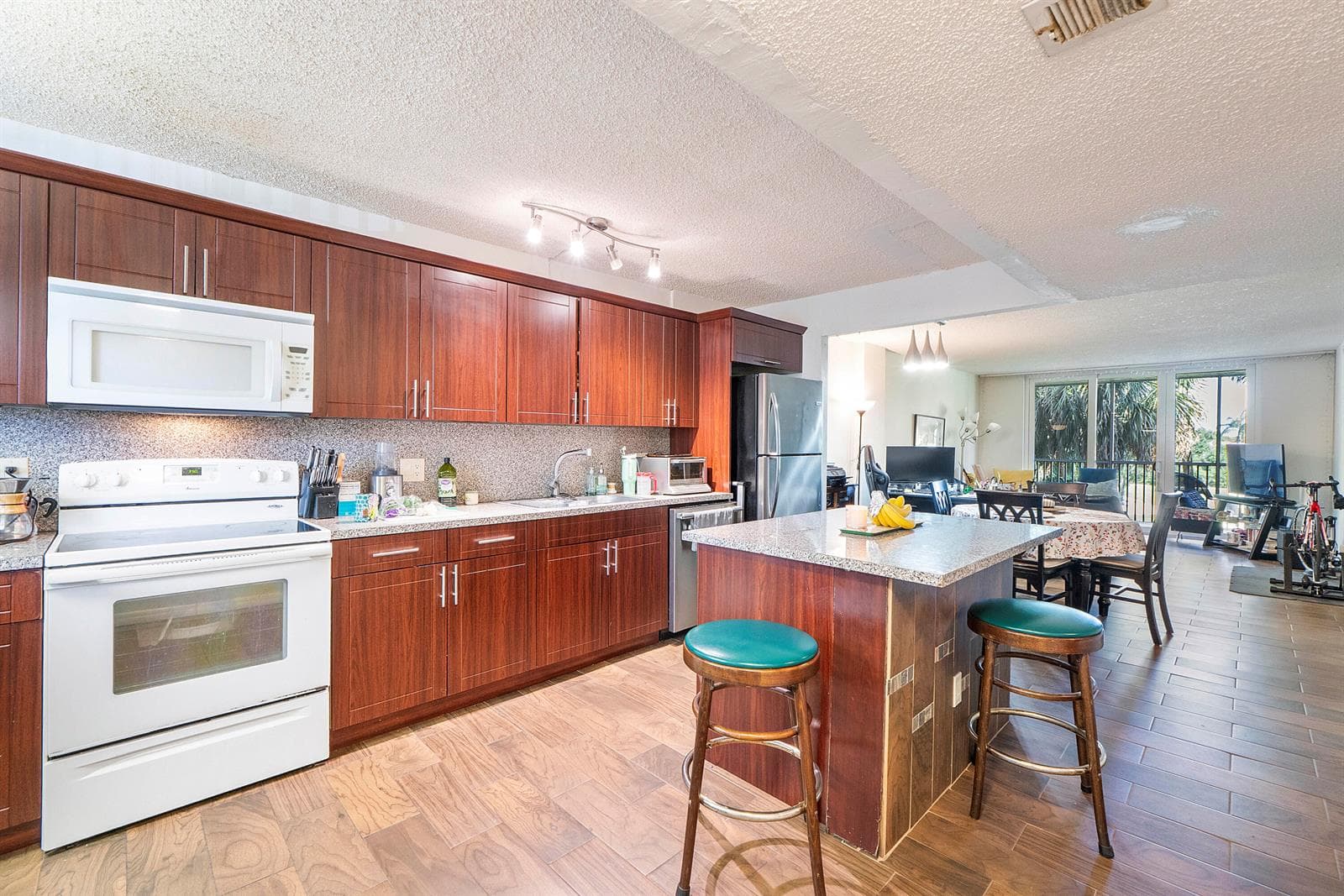 250 Jacaranda Drive # 308, Plantation, FL 33324 photo 2