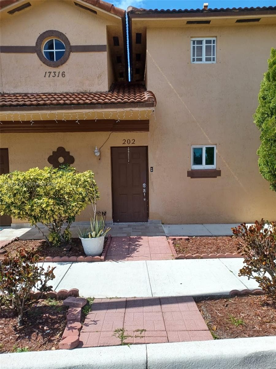 17316 NW 74th Ave # 202, Hialeah FL 33015 photo 2