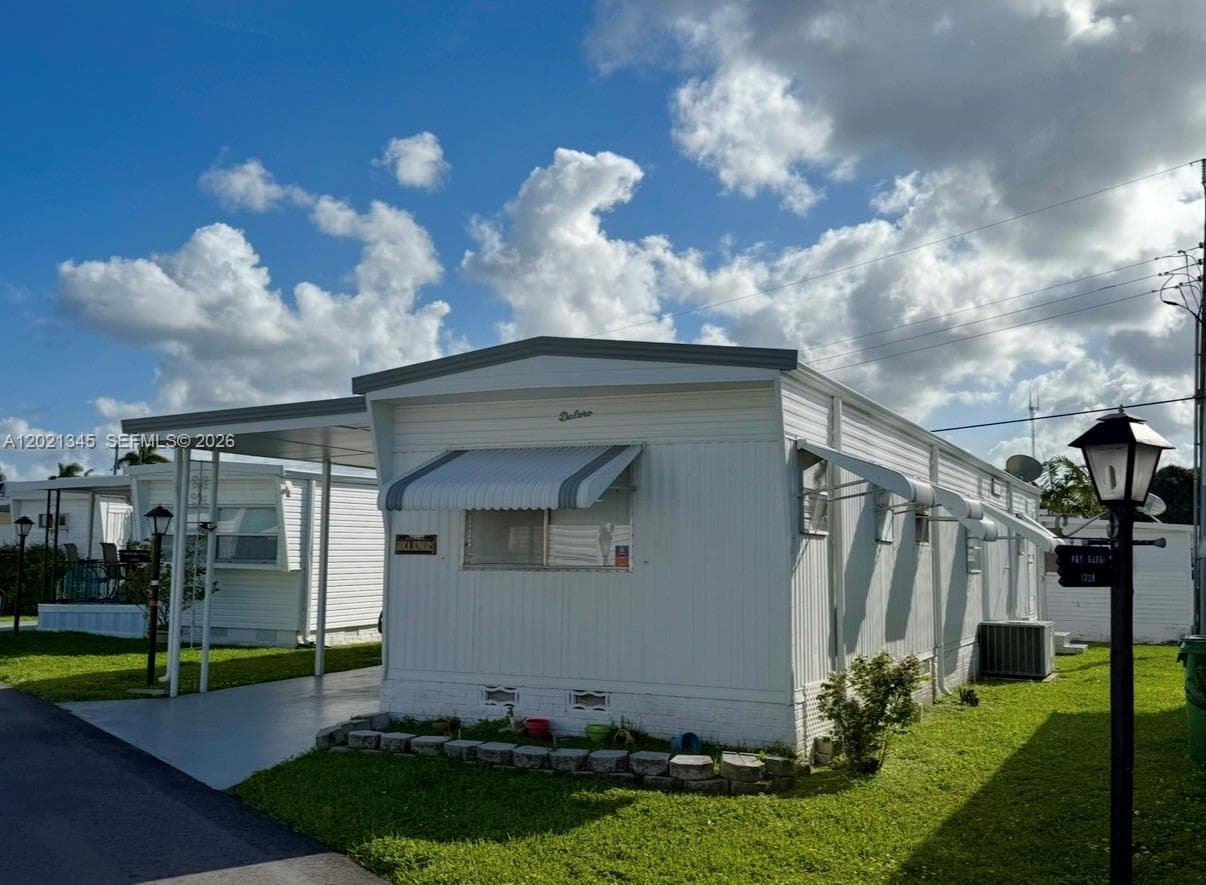 1332 S 33 AVE, Hollywood FL 33021 photo 2