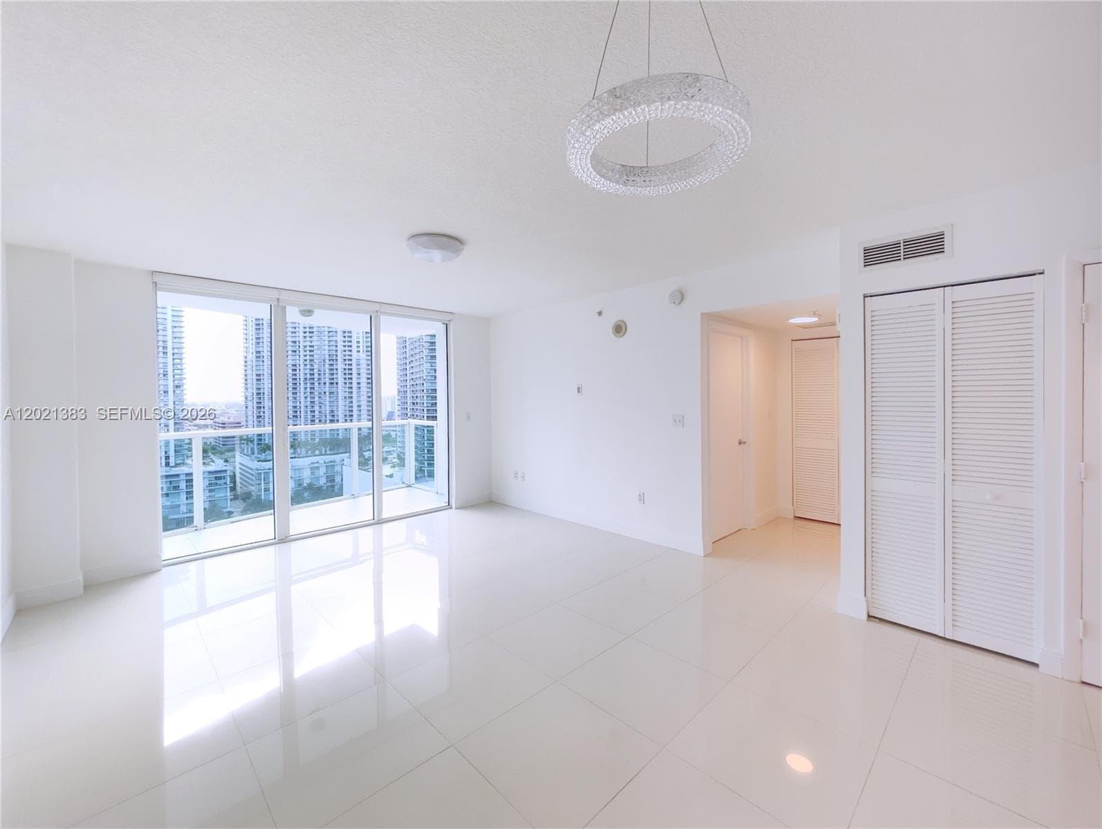 31 SE 5th St # 2307, Miami FL 33131 photo 3