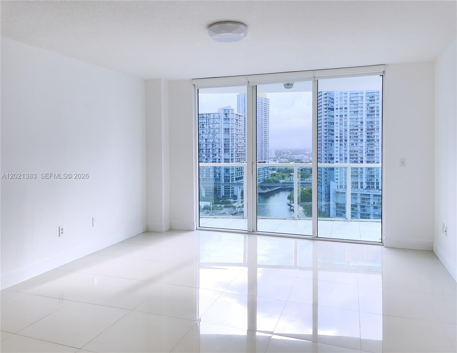 31 SE 5th St # 2307, Miami FL 33131 photo 4