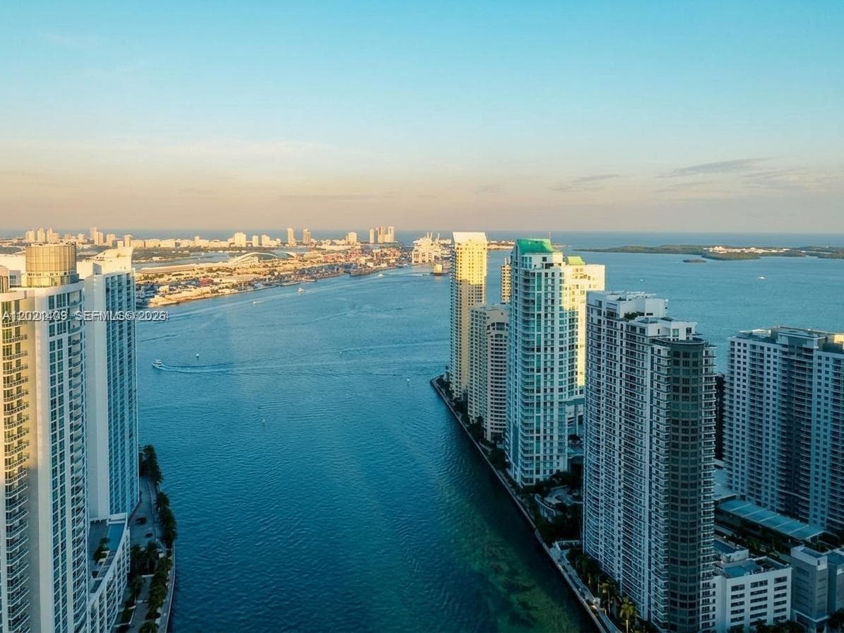 200 Biscayne Boulevard Way # 5004, Miami FL 33131 photo 2