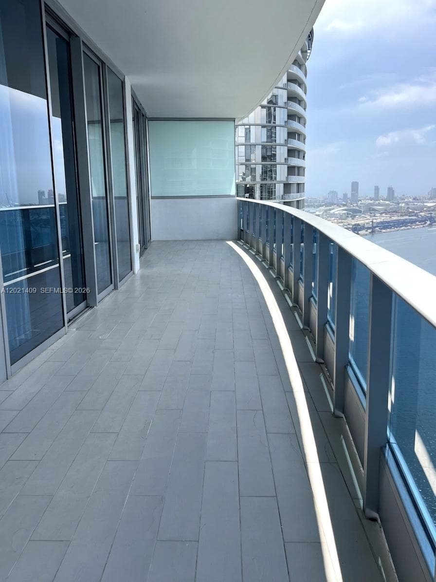 200 Biscayne Boulevard Way # 5004, Miami FL 33131 photo 4