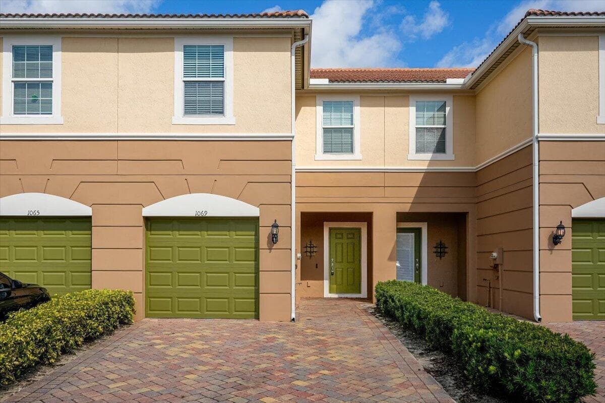 1069 Normandie Way, Vero Beach FL 32960 photo 2