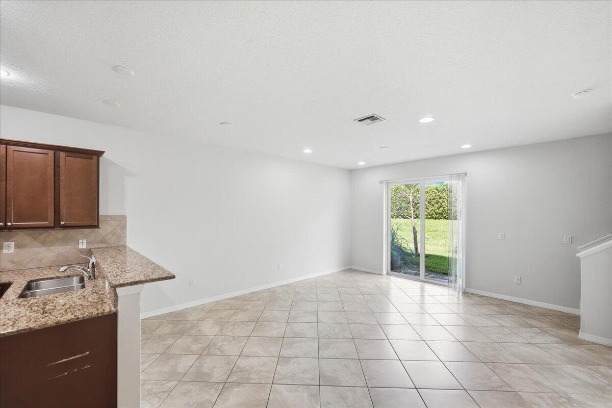 1069 Normandie Way, Vero Beach FL 32960 photo 3