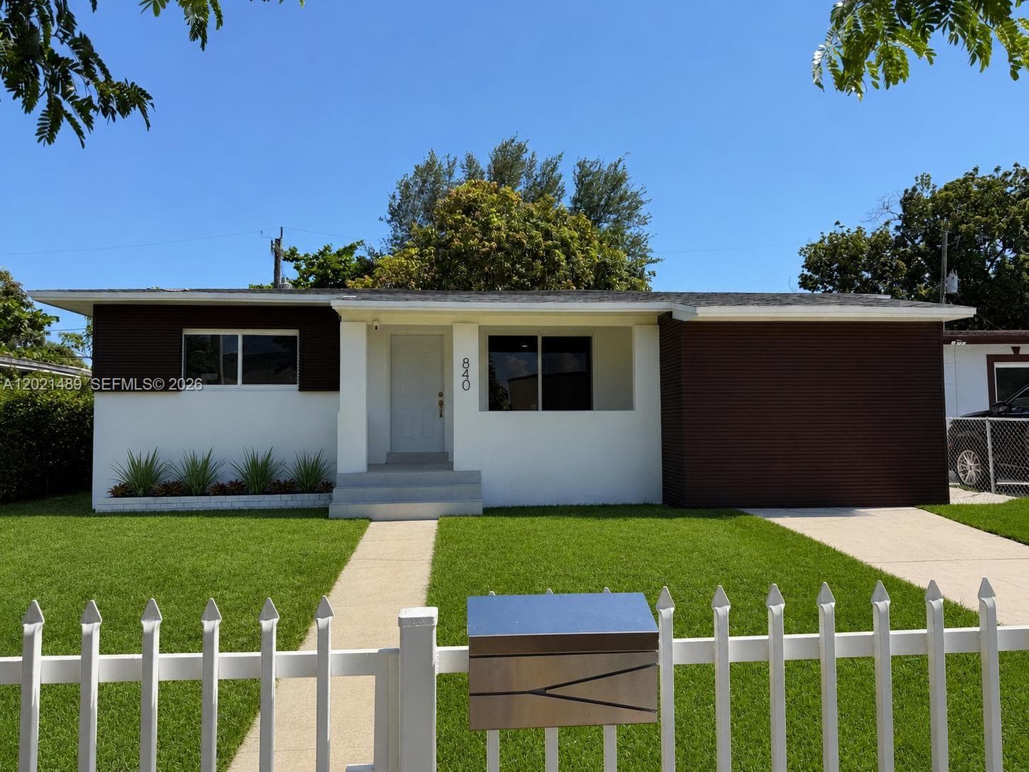 840 NW 67th St, Miami FL 33150 photo 2