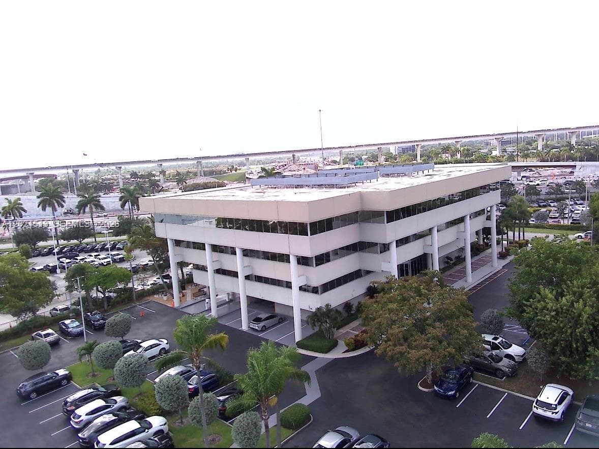 290 NW 165th St # PH-5A, Miami FL 33169 photo 2