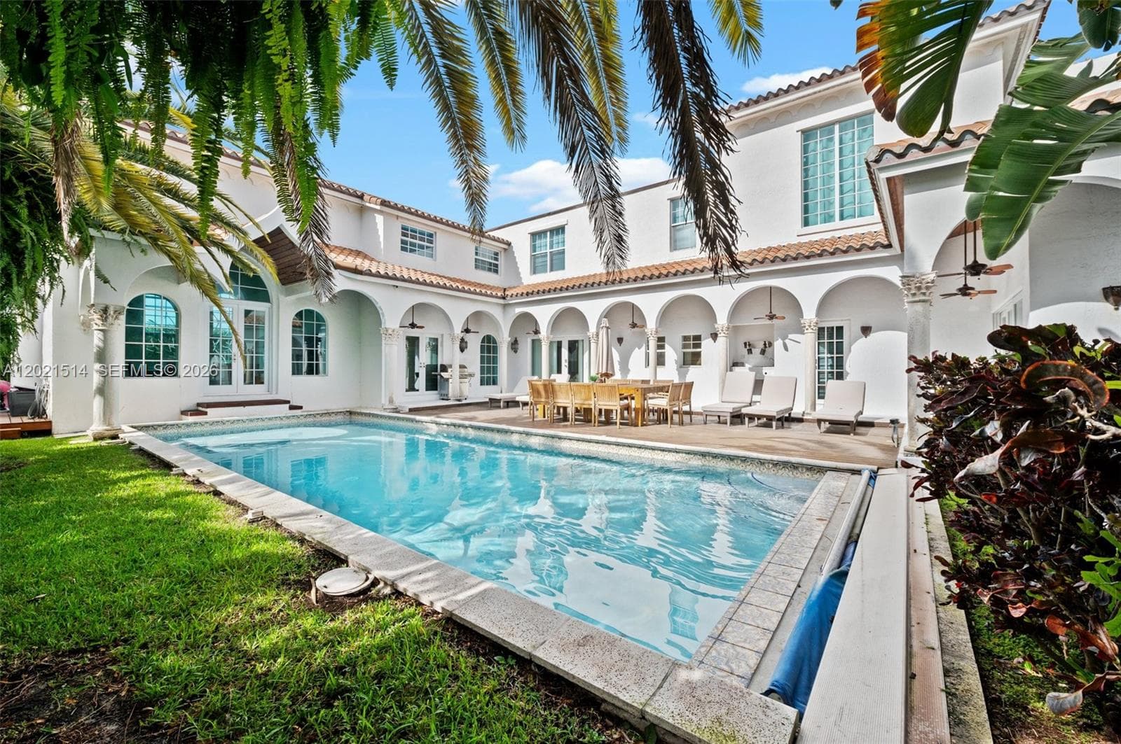 2501 Pine Tree Dr, Miami Beach FL 33140 photo 2