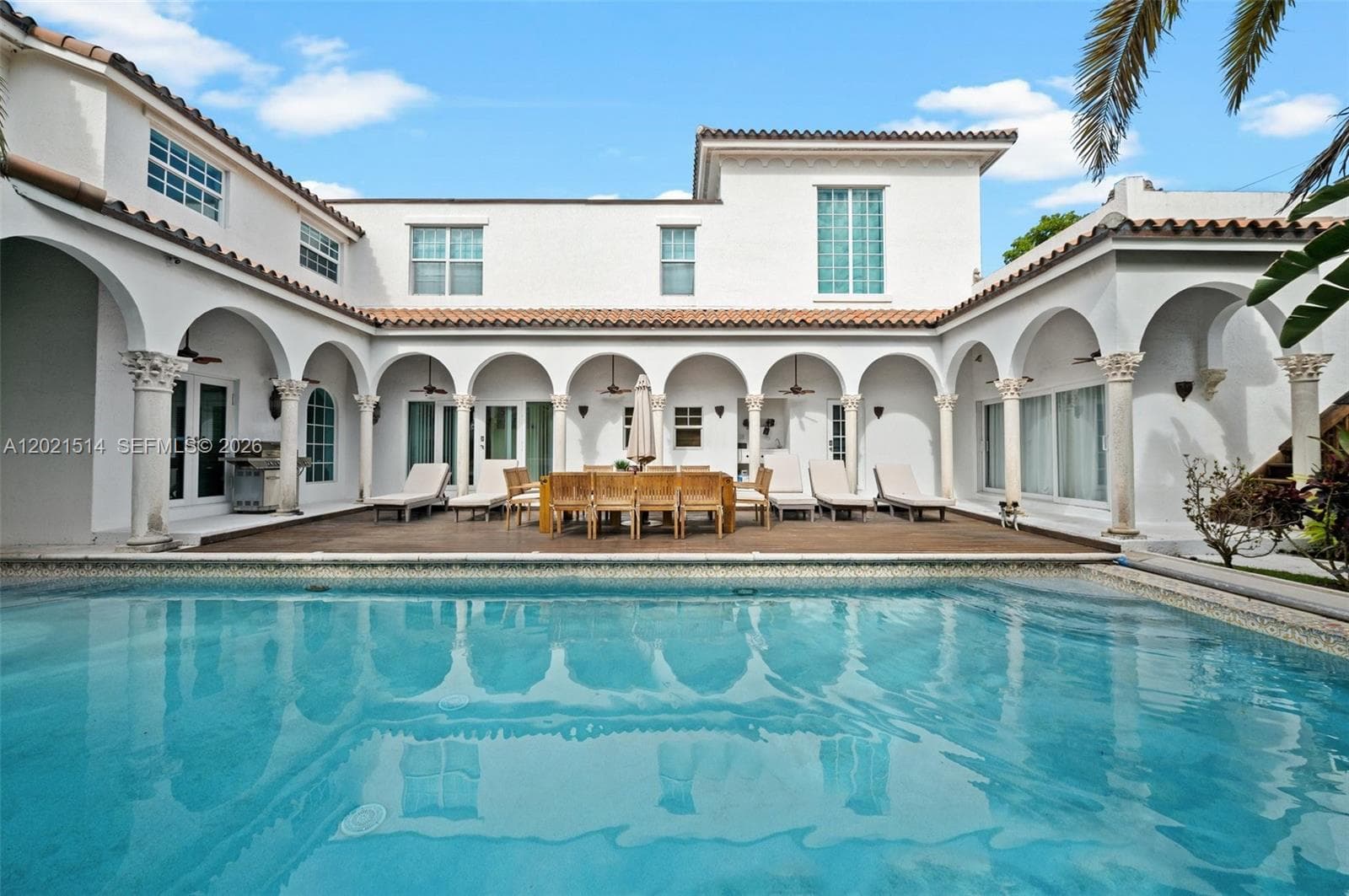 2501 Pine Tree Dr, Miami Beach FL 33140 photo 3