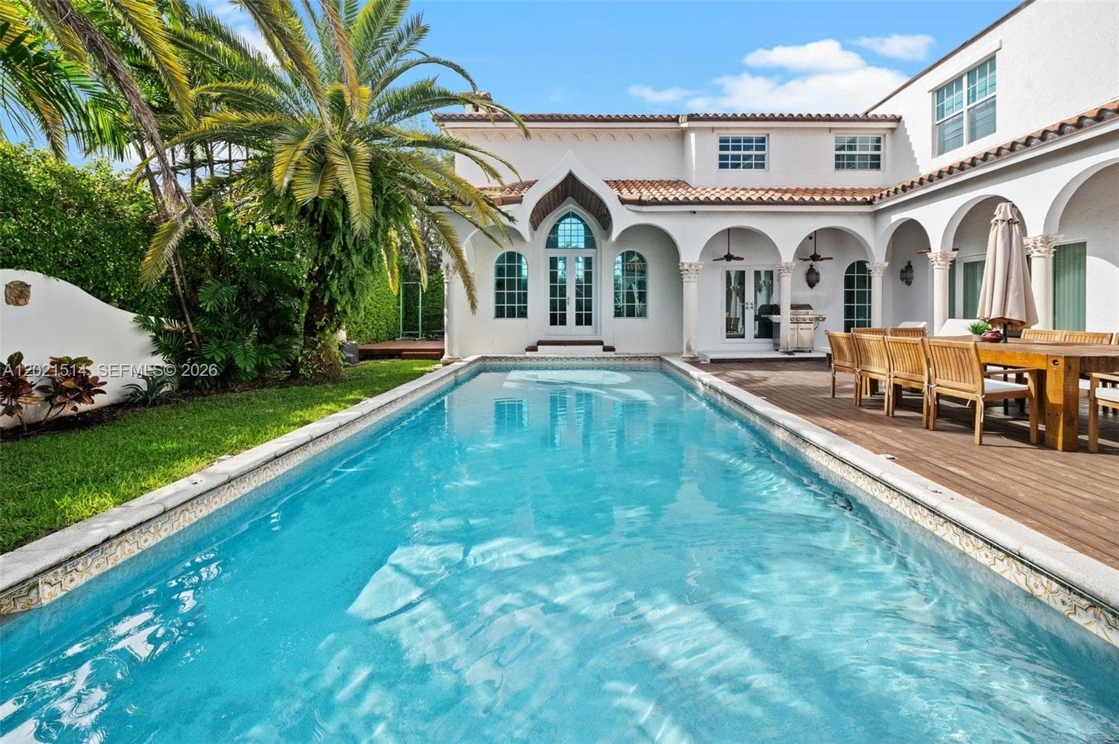 2501 Pine Tree Dr, Miami Beach FL 33140