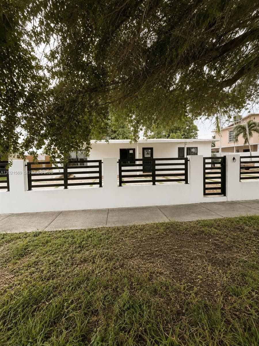 1120 E 6th Ct, Hialeah FL 33010 photo 2
