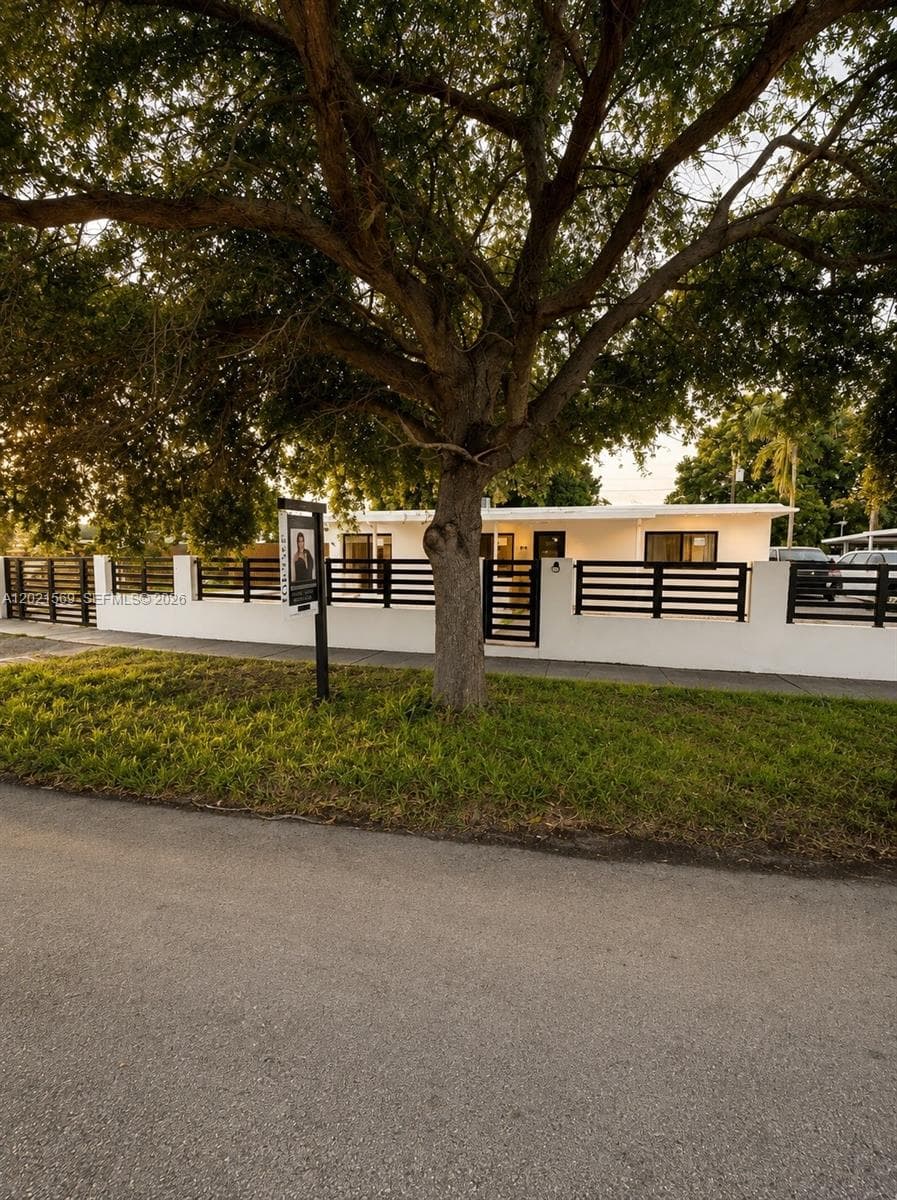 1120 E 6th Ct, Hialeah FL 33010 photo 5