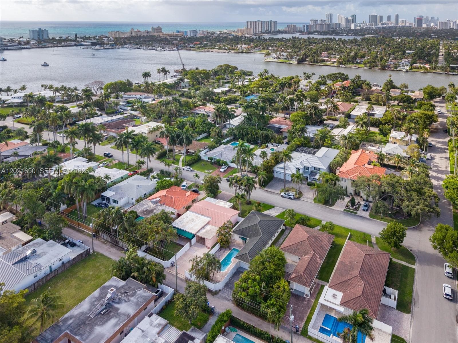 947 Lincoln St, Hollywood FL 33019 photo 4