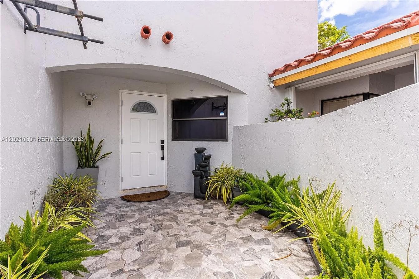 1711 San Remo Cir, Homestead FL 33035 photo 2