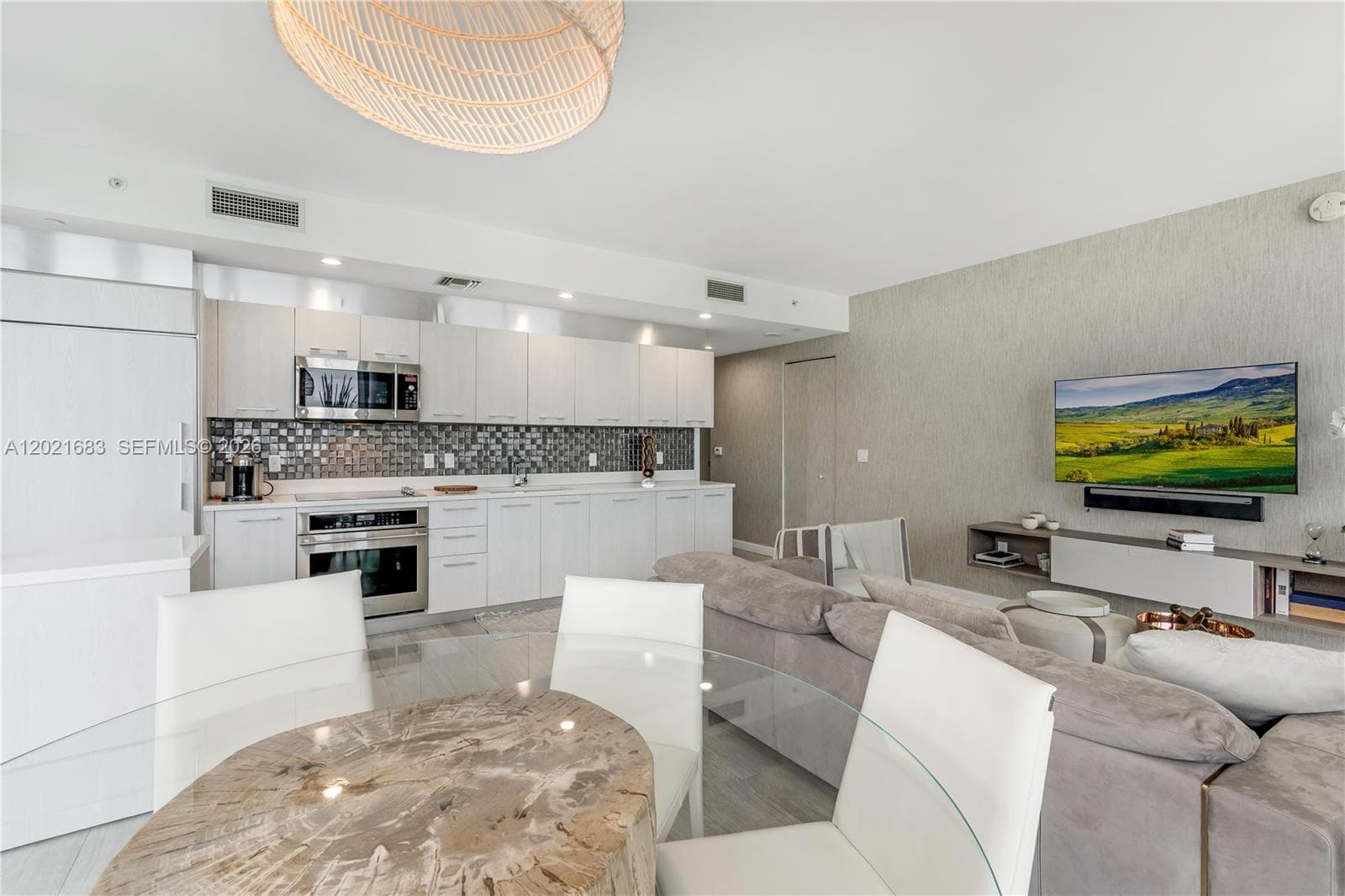 55 SW 9th St # 4001, Miami FL 33130 photo 4