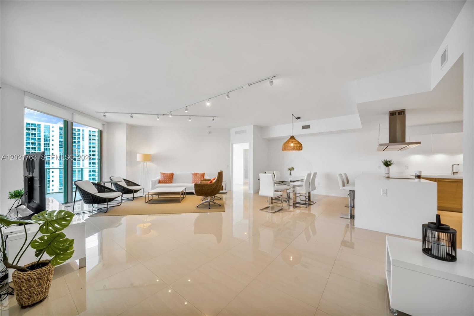 17301 Biscayne Blvd # 907, North Miami Beach FL 33160 photo 2