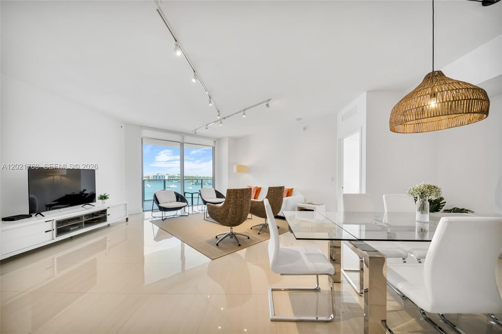 17301 Biscayne Blvd # 907, North Miami Beach FL 33160 photo 3