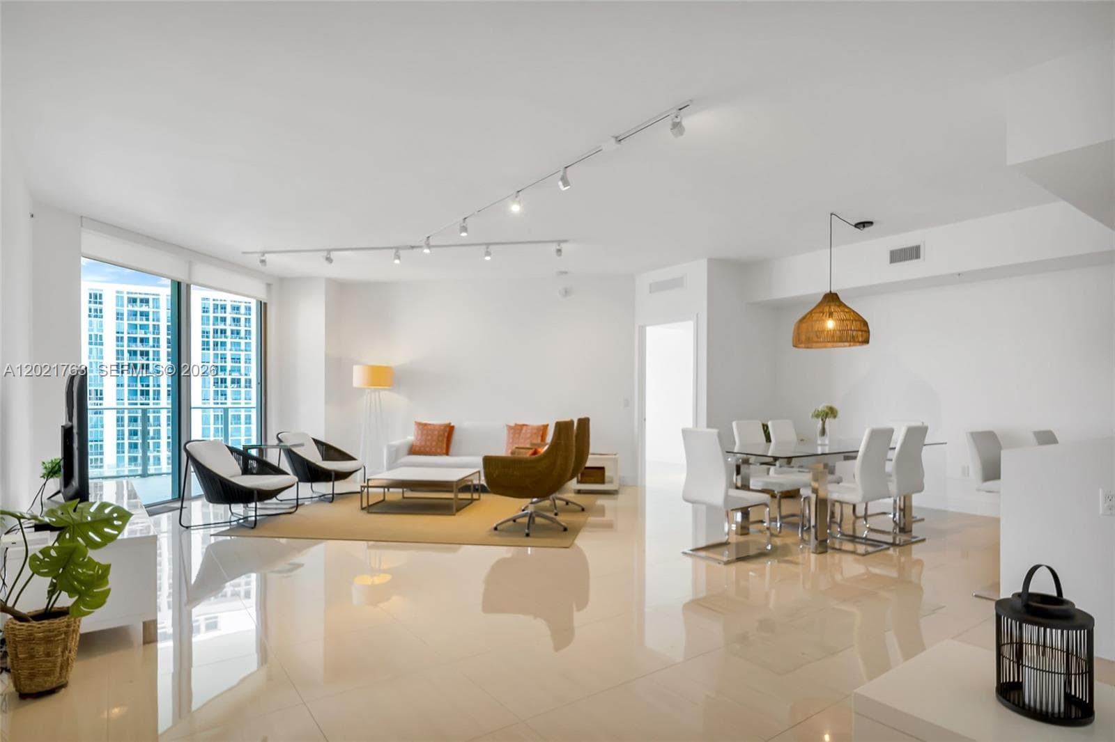 17301 Biscayne Blvd # 907, North Miami Beach FL 33160