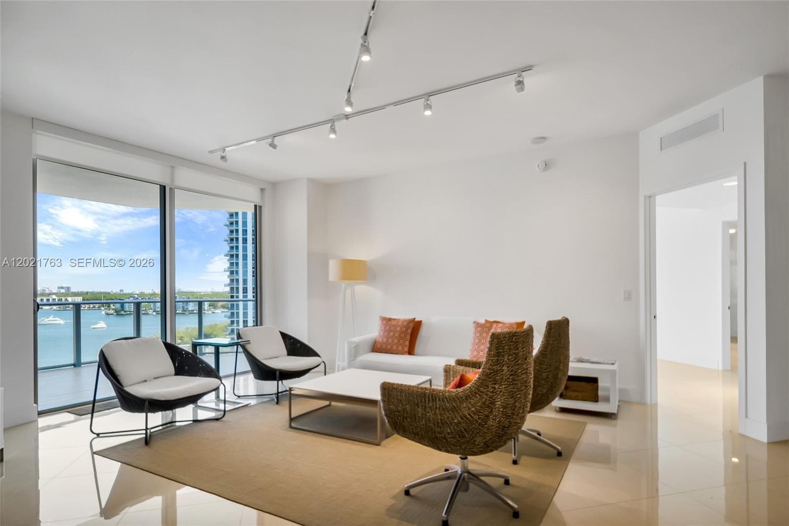 17301 Biscayne Blvd # 907, North Miami Beach FL 33160 photo 4