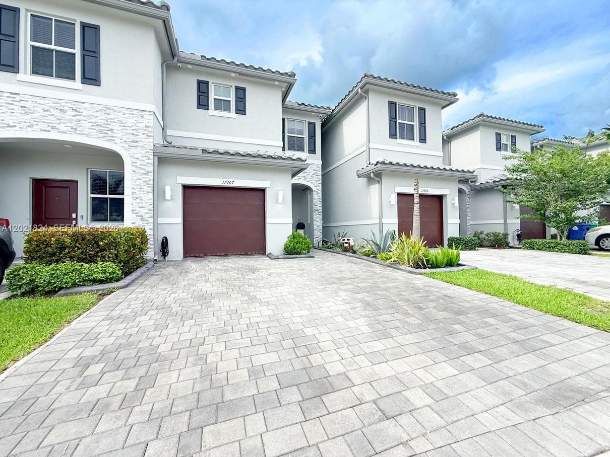 11967 NW 46th St, Coral Springs FL 33076 photo 2