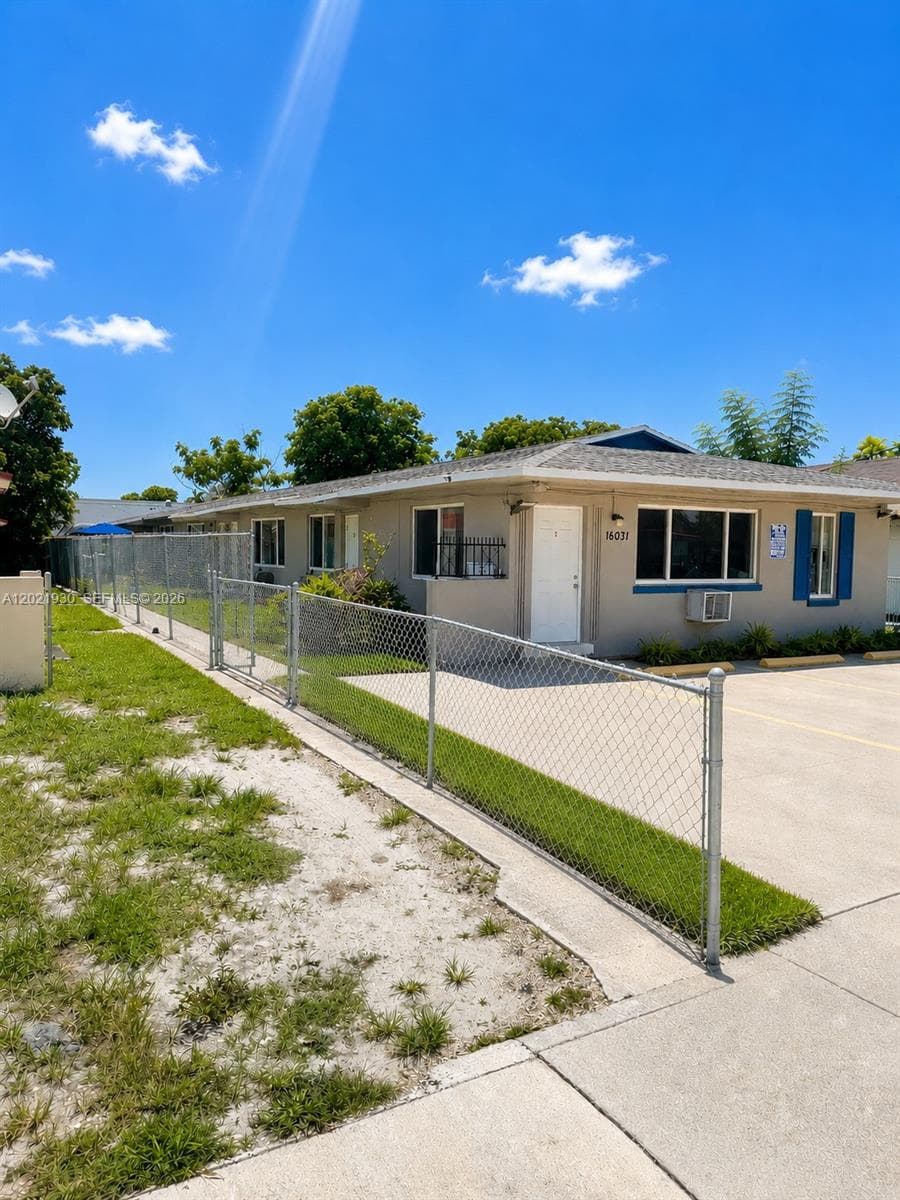 16031 NE 19th Pl, North Miami Beach FL 33162 photo 4