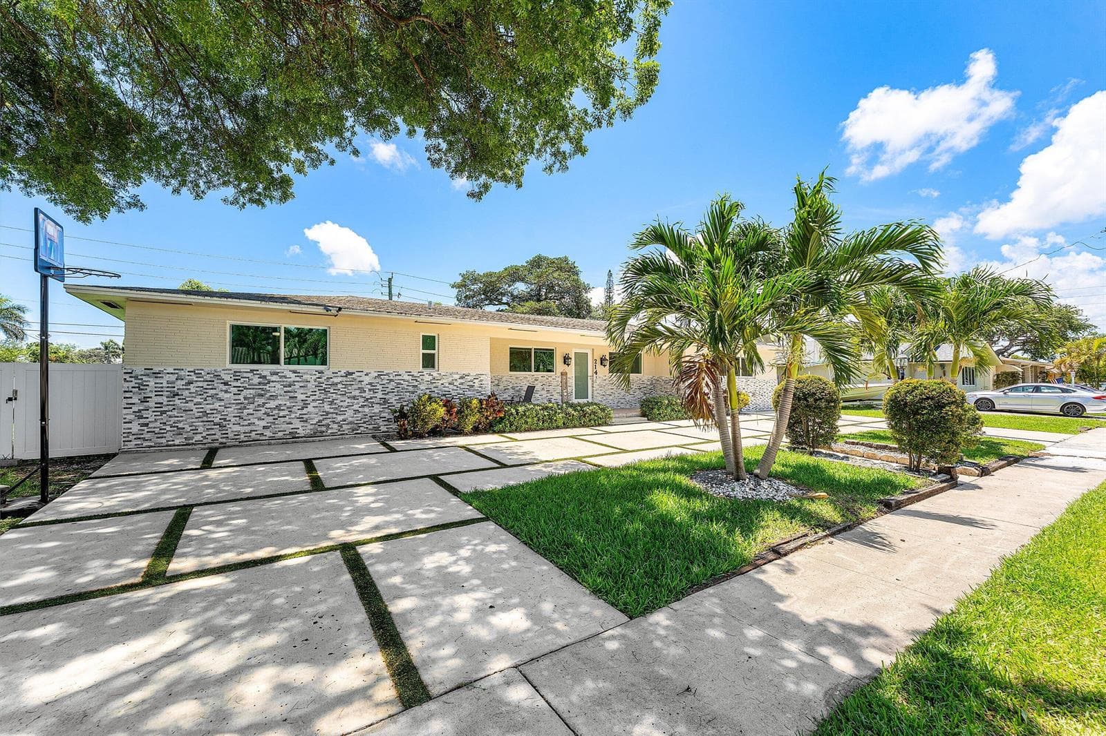 214 SE 5th Street, Dania Beach FL 33004 photo 2