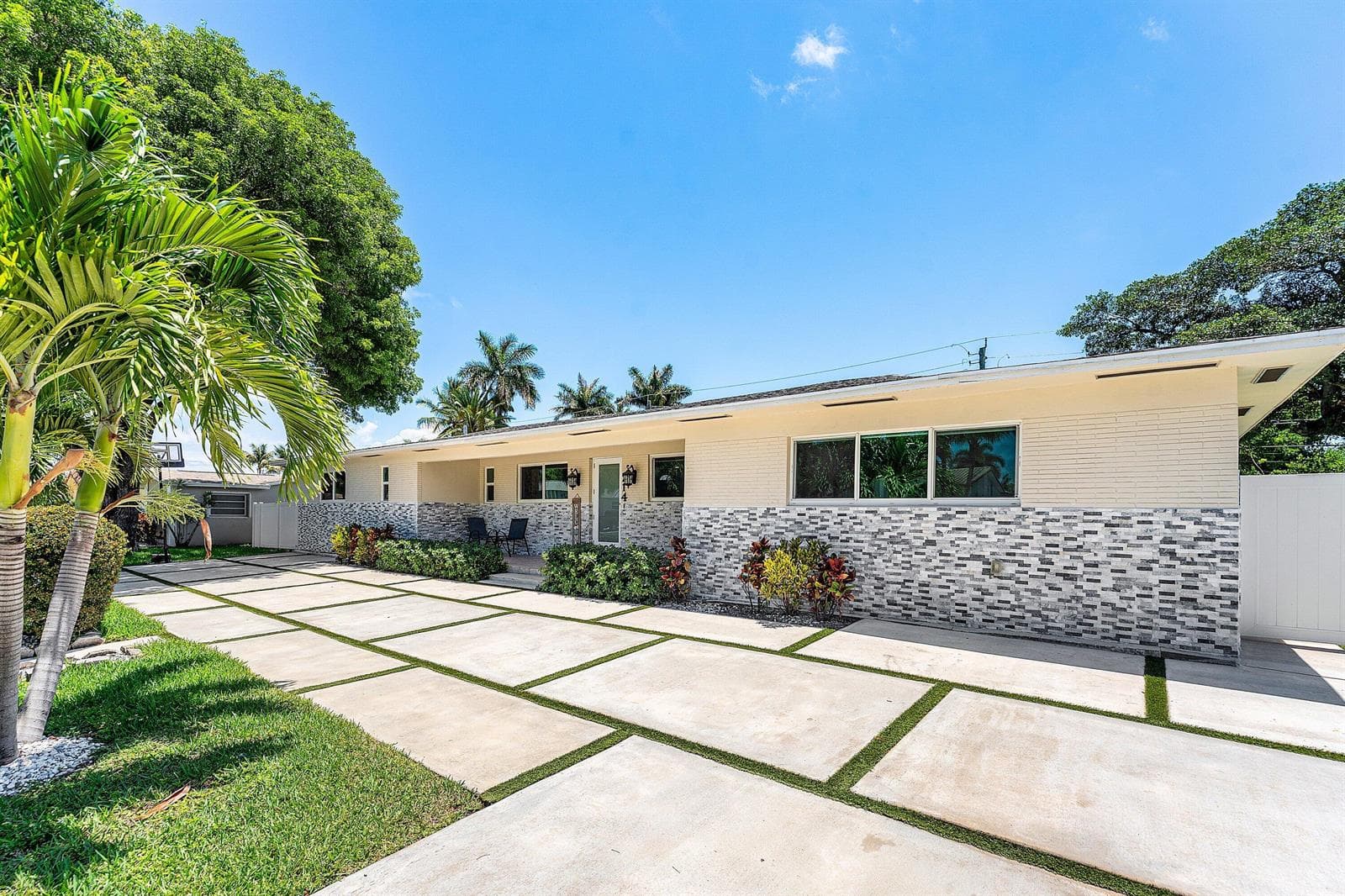 214 SE 5th Street, Dania Beach FL 33004 photo 4