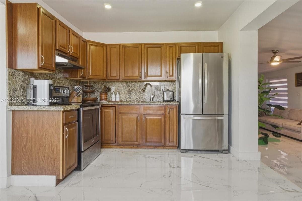 120 W 50th St, Hialeah FL 33012 photo 2