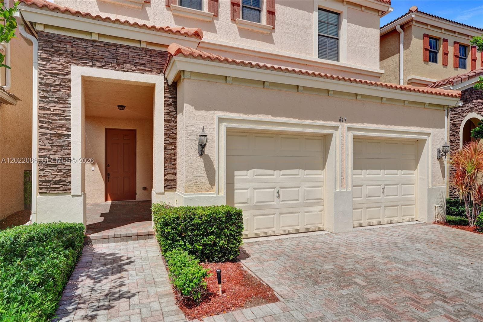 643 NE 191st Ter, Miami FL 33179 photo 3