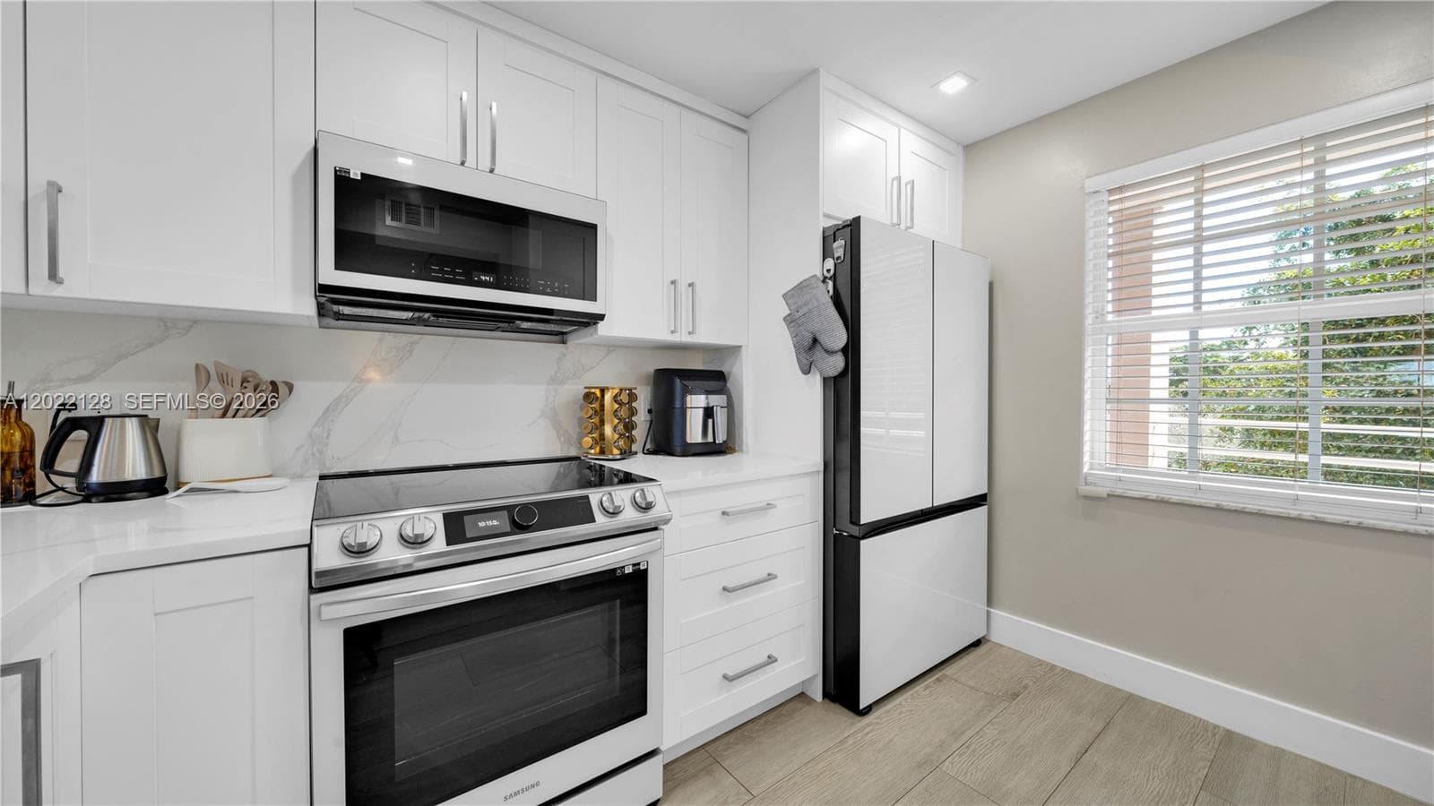 605 Oaks Dr # 502, Pompano Beach FL 33069 photo 2