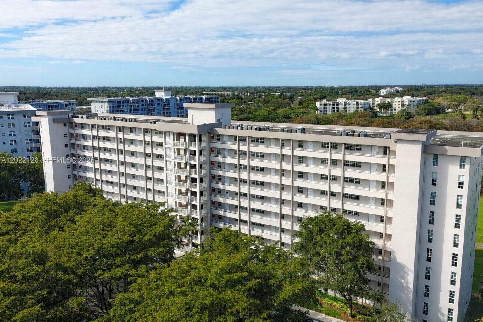 605 Oaks Dr # 502, Pompano Beach FL 33069 photo 4