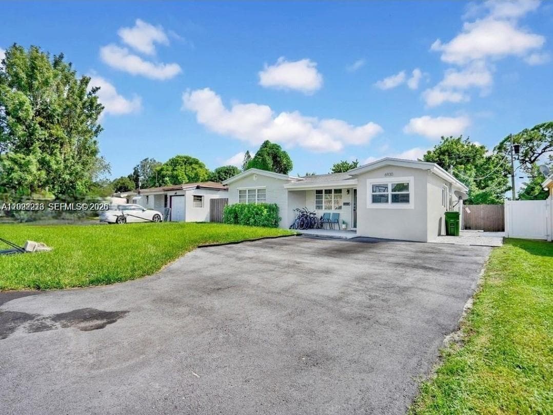 6930 SW 12th St, Pembroke Pines FL 33023 photo 2