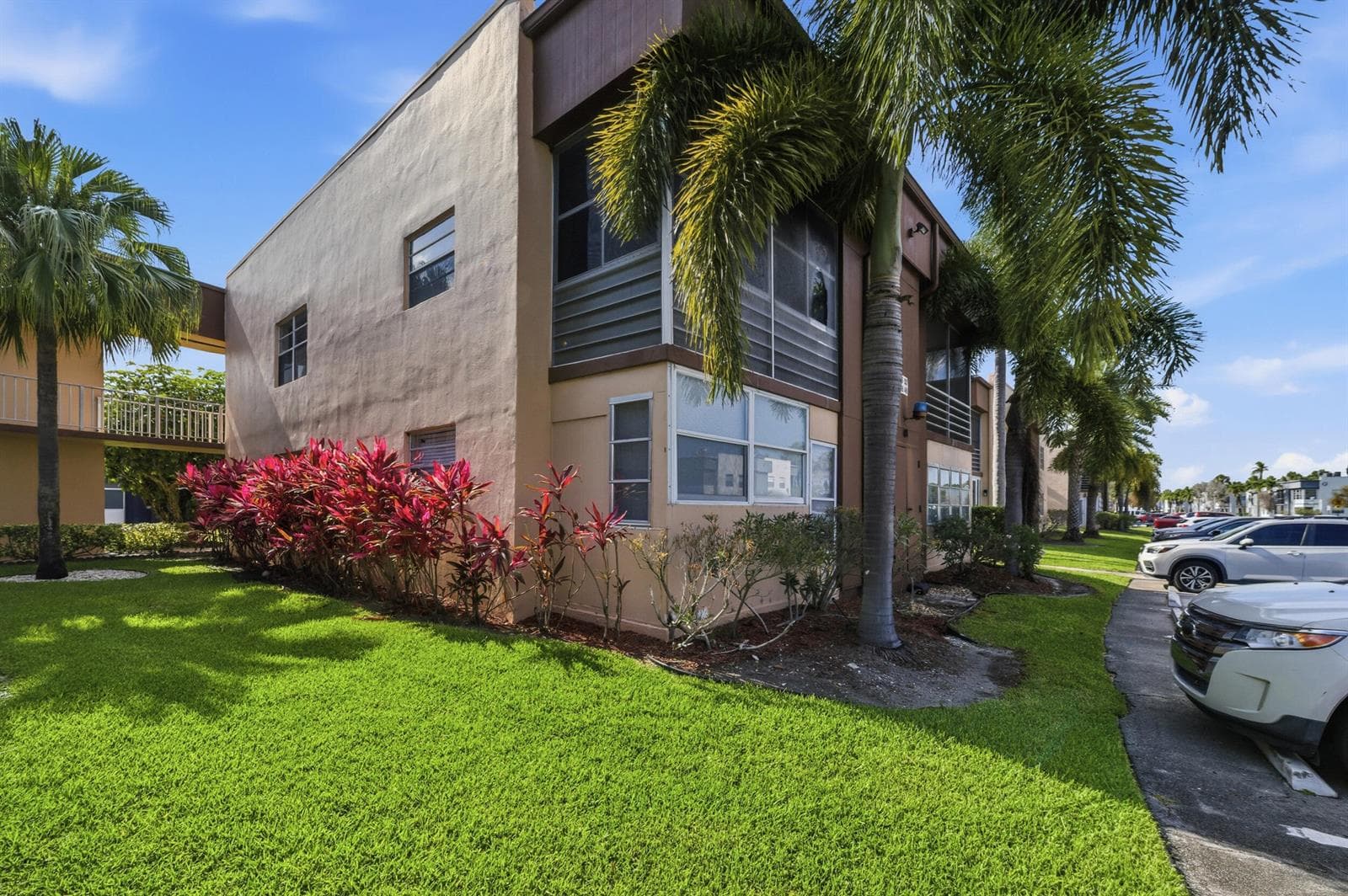 519 Burgundy K, Delray Beach FL 33484 photo 2