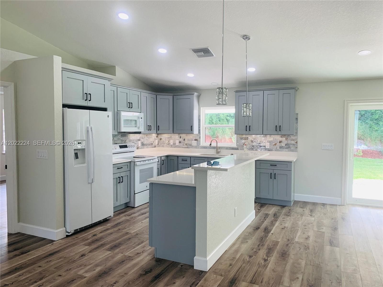120 CLINTON AVENUE, Lake Placid FL 33852 photo 4