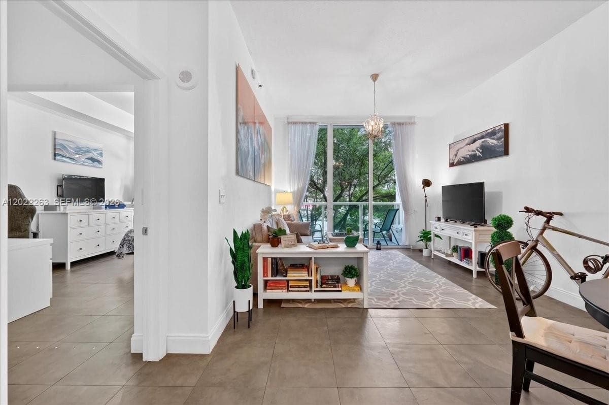 31 SE 5th St # 203, Miami FL 33131 photo 4