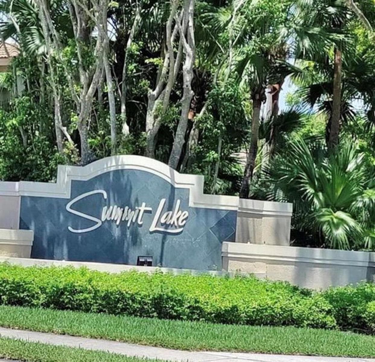 816 Summit Lake Drive, West Palm Beach FL 33406 photo 2
