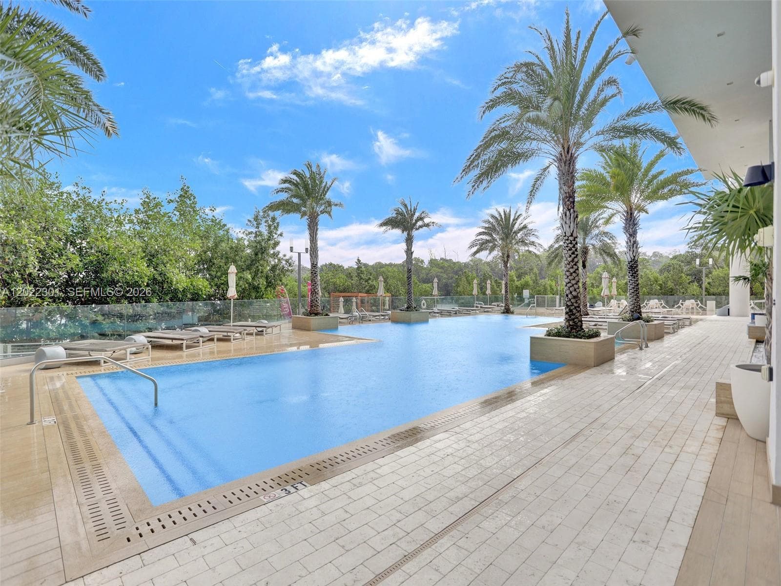 16385 N Biscayne Blvd # 403, North Miami Beach FL 33160 photo 2