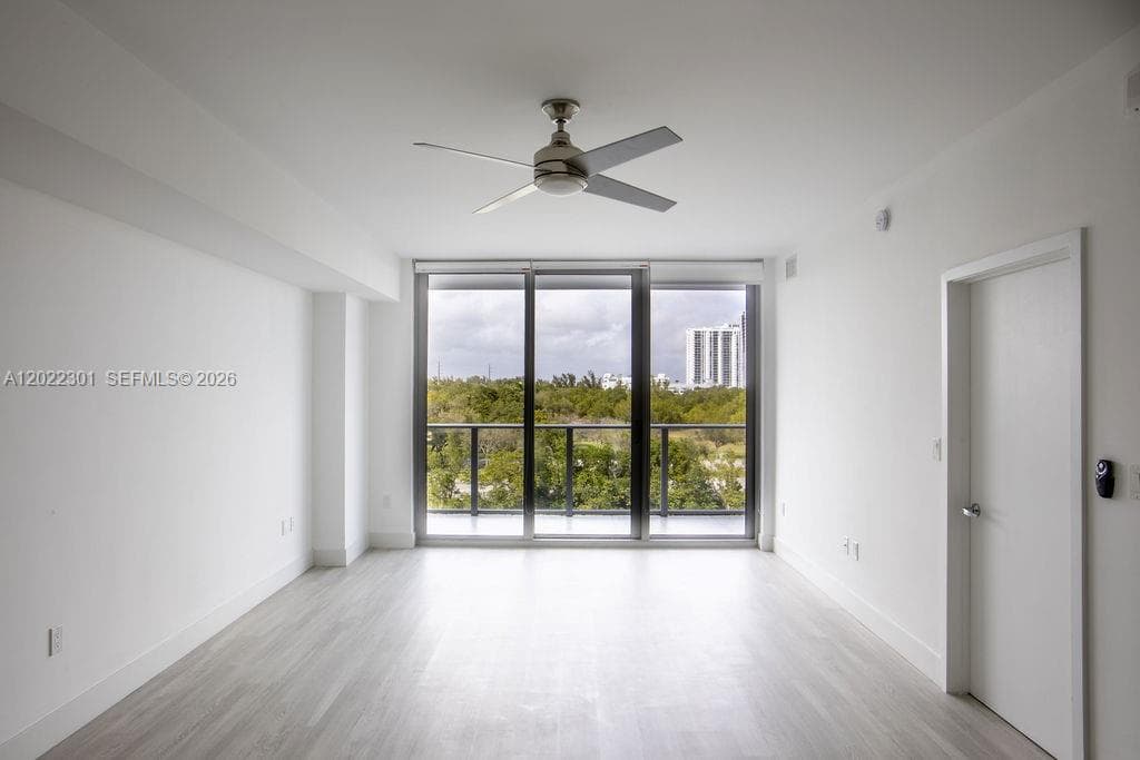16385 N Biscayne Blvd # 403, North Miami Beach FL 33160 photo 3