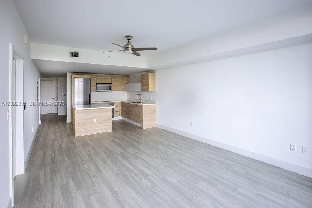 16385 N Biscayne Blvd # 403, North Miami Beach FL 33160 photo 4