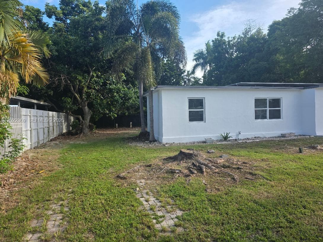 15340 Garfield Dr, Homestead FL 33033 photo 4