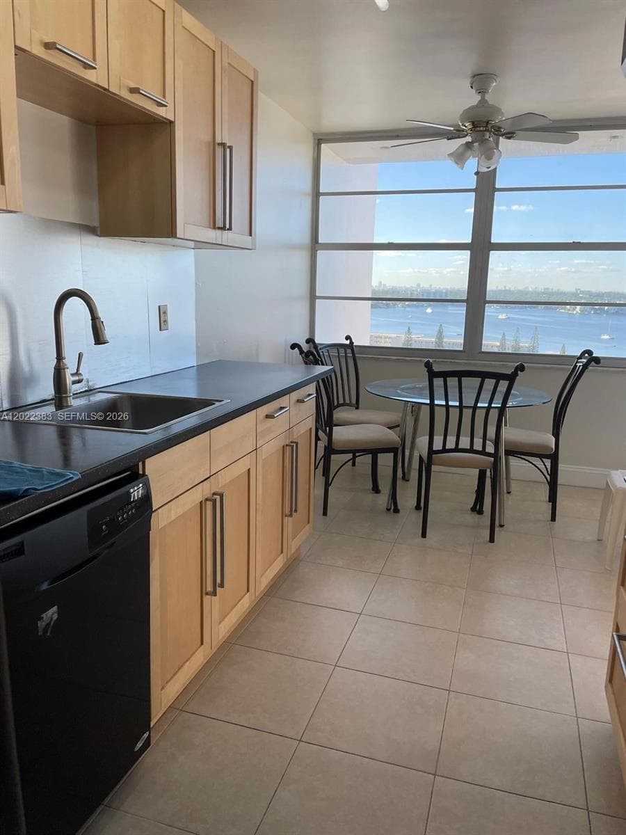 18021 Biscayne Blvd, Aventura FL 33160 photo 2