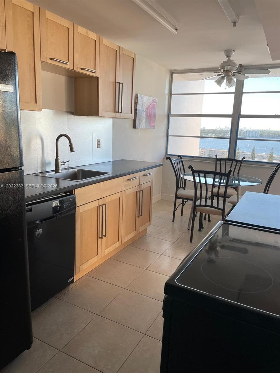 18021 Biscayne Blvd, Aventura FL 33160 photo 3