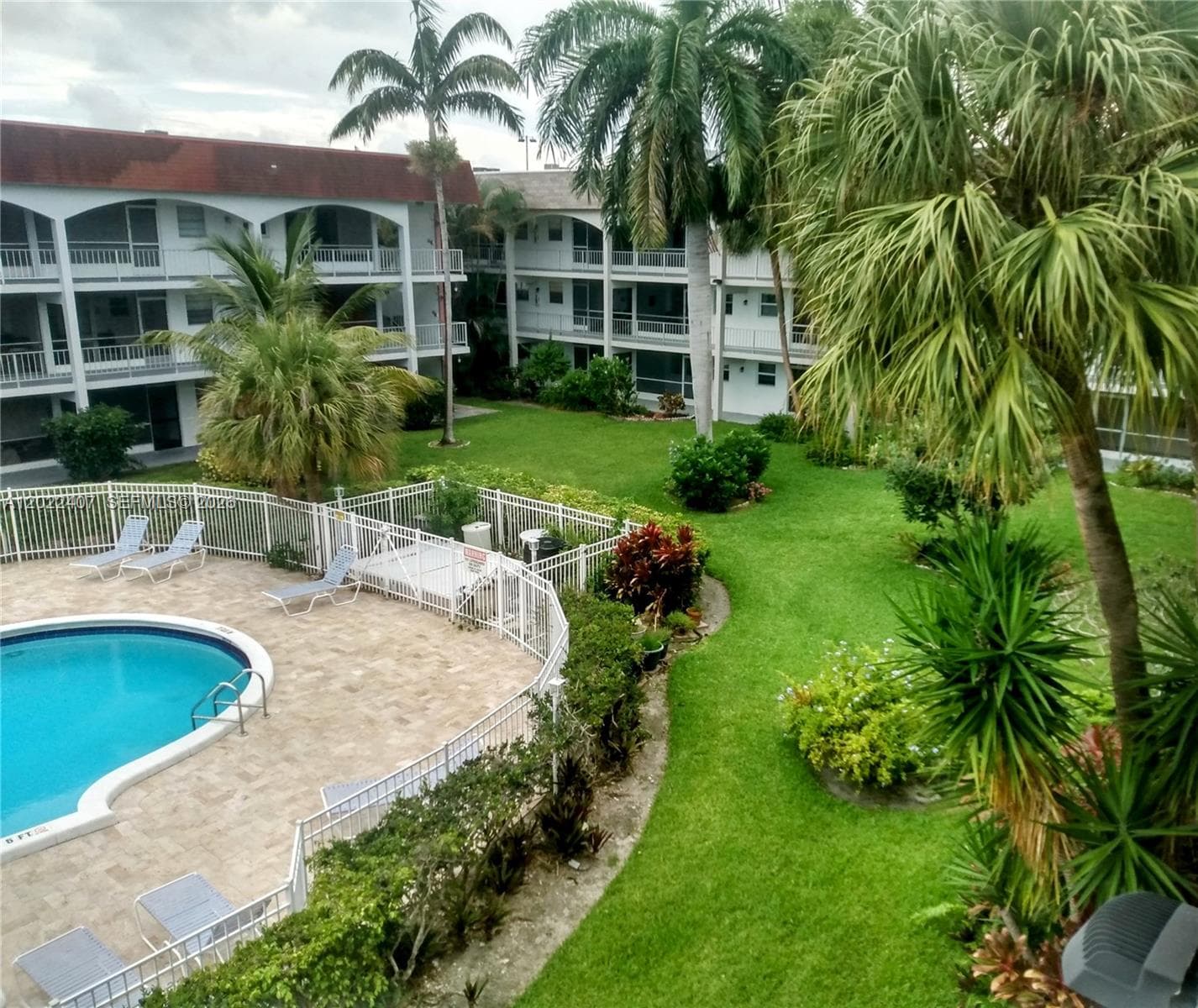 581 Blue Heron Dr # B, Hallandale Beach FL 33009 photo 3