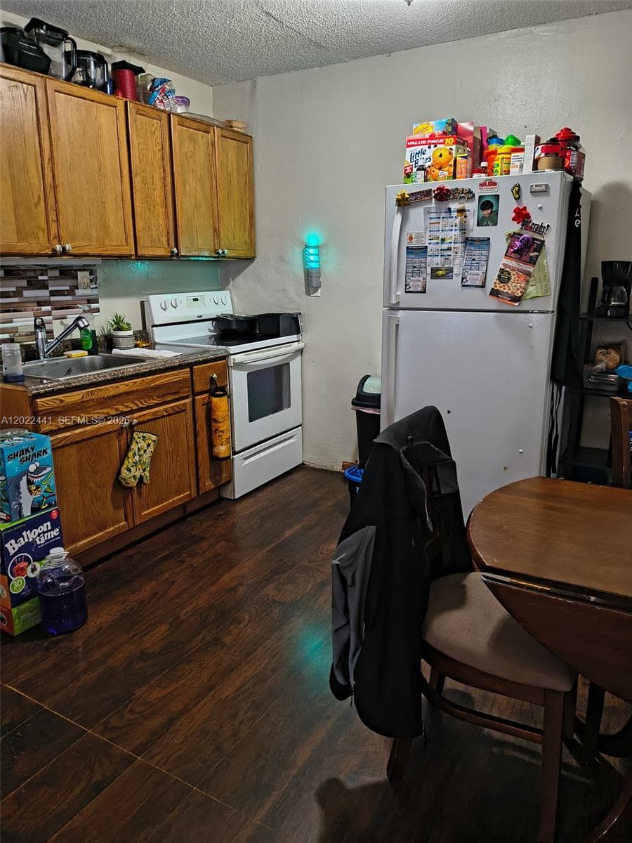 6316 Pierce St, Hollywood FL 33024 photo 2