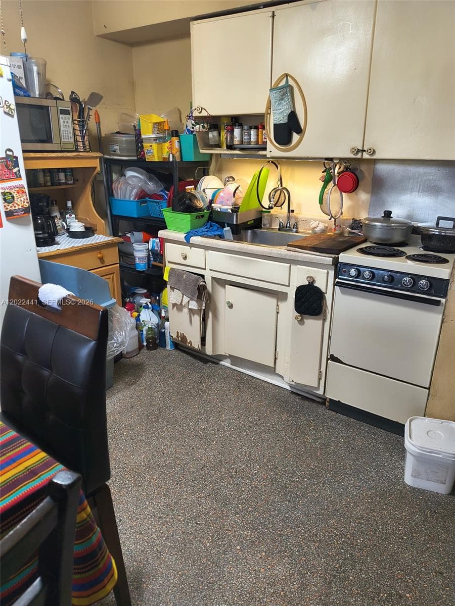 6316 Pierce St, Hollywood FL 33024 photo 3