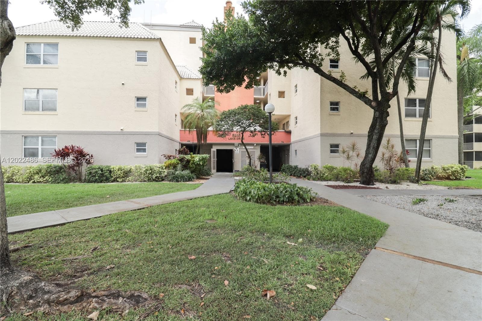 8245 Lake Dr # 308, Doral FL 33166 photo 3