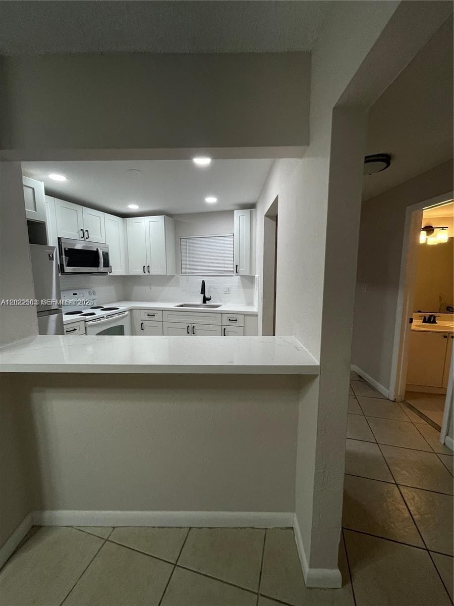 4255 N University Dr # 109, Sunrise FL 33351 photo 2