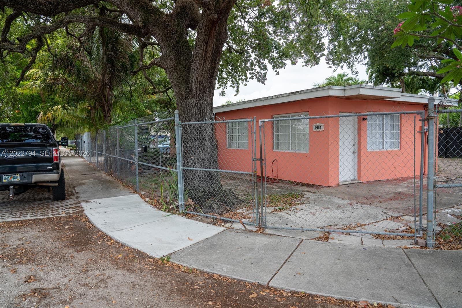 3401 NW 15th St, Miami FL 33125