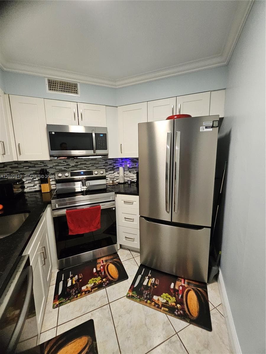 212 Lake Pointe Dr # 113, Oakland Park FL 33309 photo 4