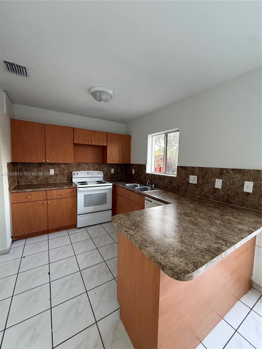 18615 NW 84th Pl # 1, Hialeah FL 33015 photo 2